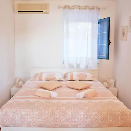 Toni By Interhome Savudrija